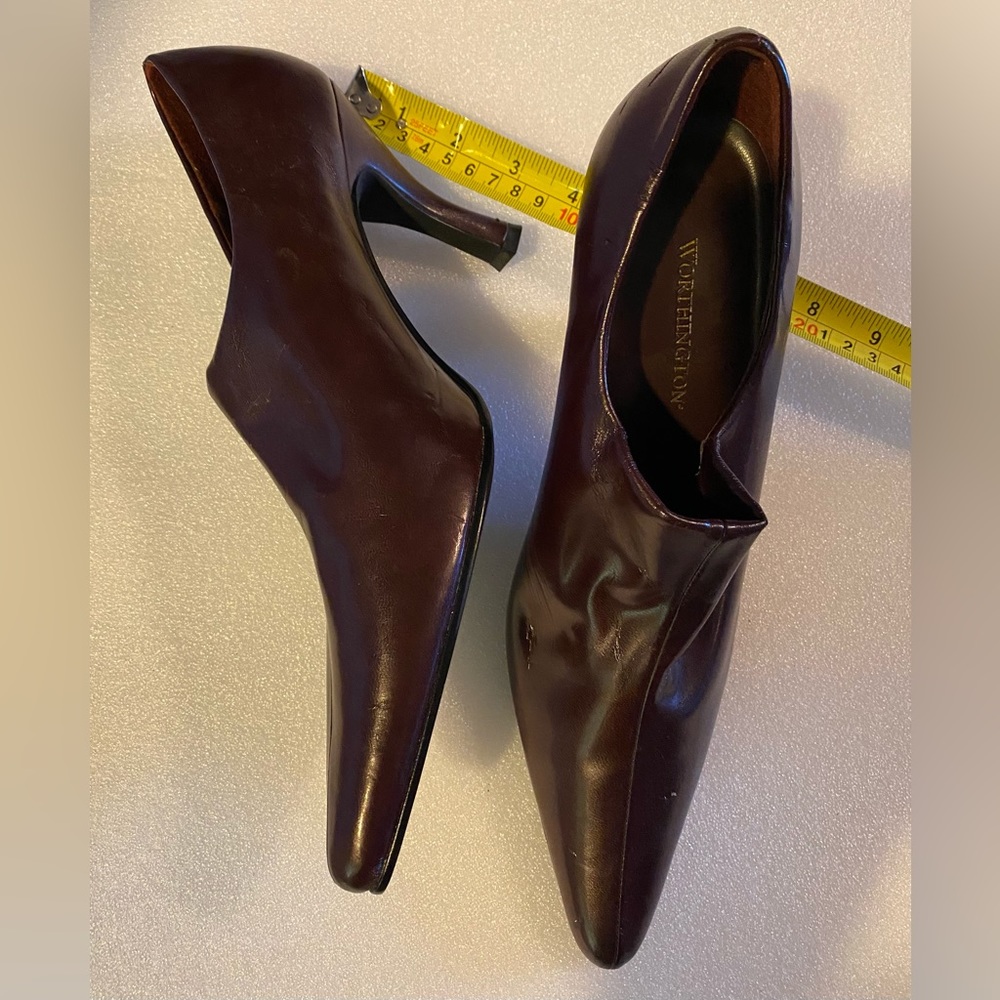 New burgundy women's shoes by Worthington... New with tags, no box
